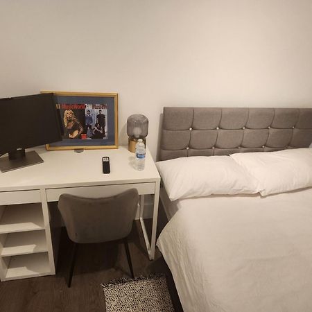 Flat With Work Station, Monitor, Smart Tv & Netflix Daire Londra Dış mekan fotoğraf