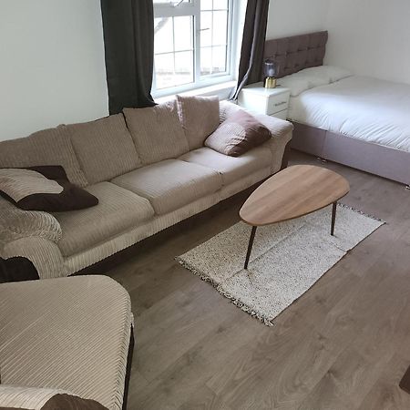 Flat With Work Station, Monitor, Smart Tv & Netflix Daire Londra Dış mekan fotoğraf