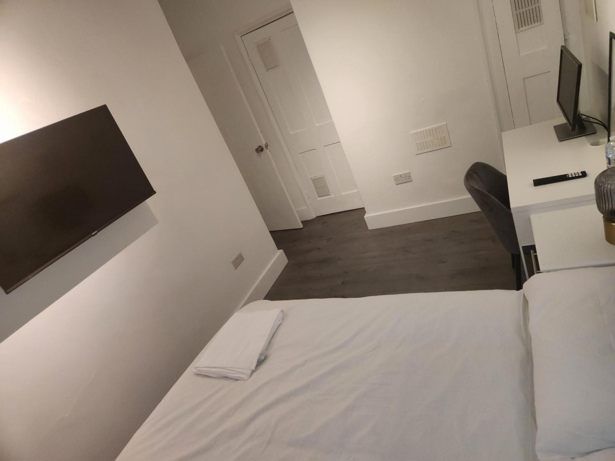 Flat With Work Station, Monitor, Smart Tv & Netflix Daire Londra Dış mekan fotoğraf