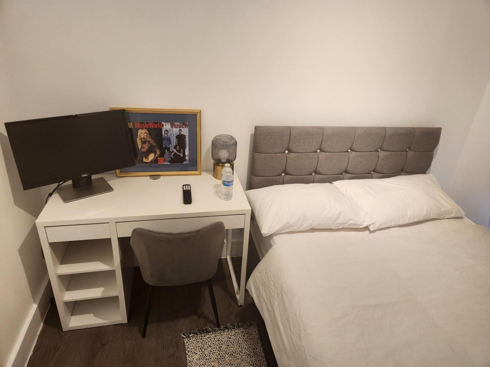 Flat With Work Station, Monitor, Smart Tv & Netflix Daire Londra Dış mekan fotoğraf