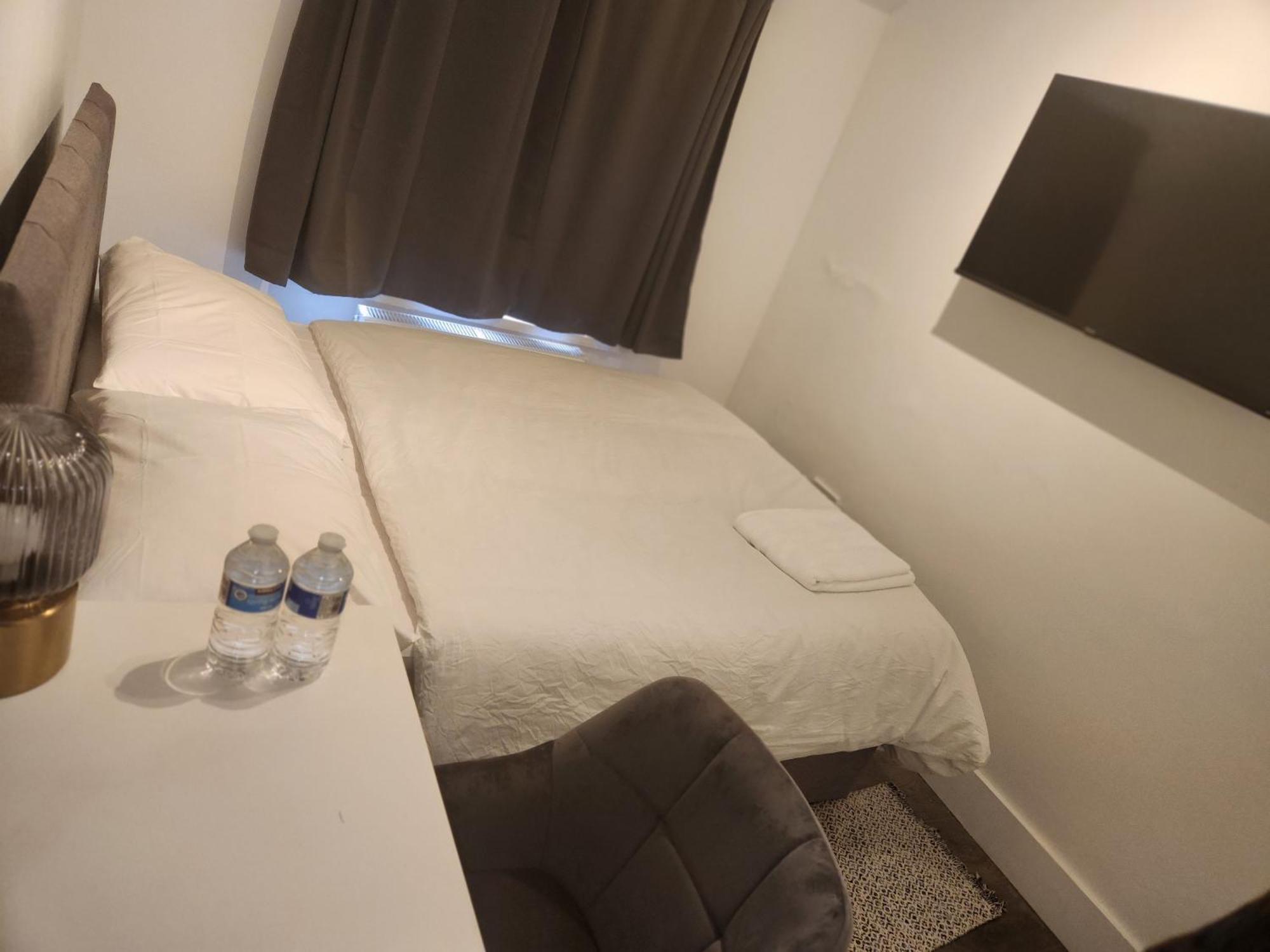 Flat With Work Station, Monitor, Smart Tv & Netflix Daire Londra Dış mekan fotoğraf