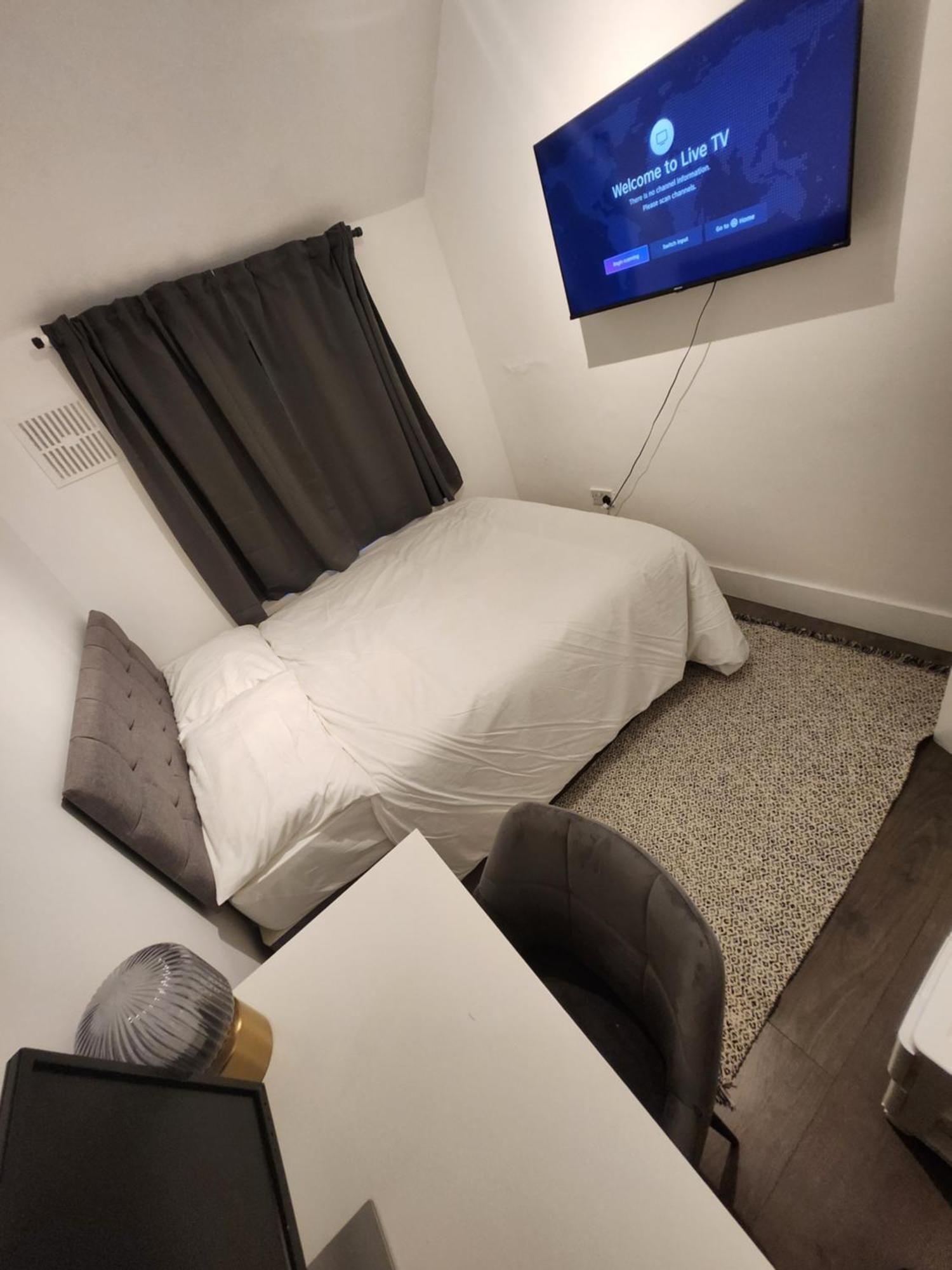 Flat With Work Station, Monitor, Smart Tv & Netflix Daire Londra Dış mekan fotoğraf