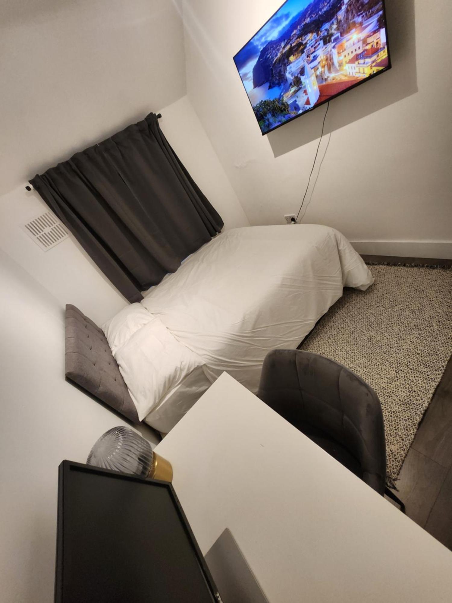 Flat With Work Station, Monitor, Smart Tv & Netflix Daire Londra Dış mekan fotoğraf