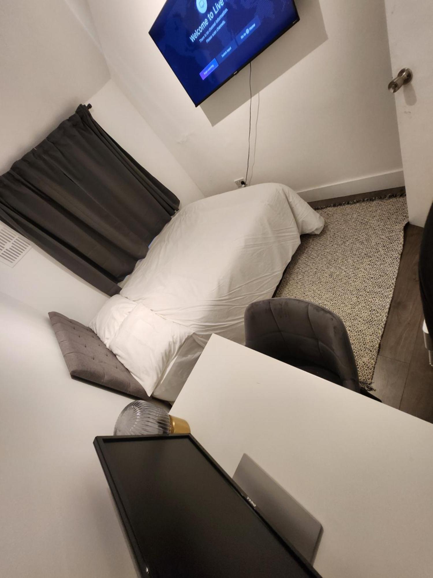Flat With Work Station, Monitor, Smart Tv & Netflix Daire Londra Dış mekan fotoğraf
