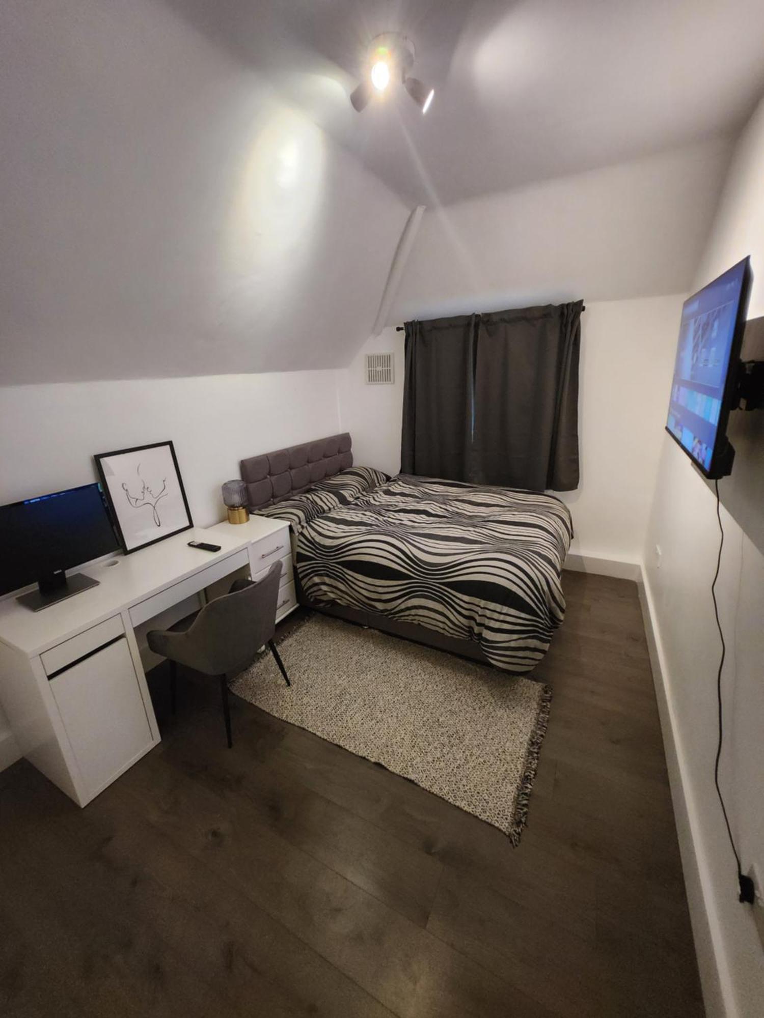 Flat With Work Station, Monitor, Smart Tv & Netflix Daire Londra Dış mekan fotoğraf