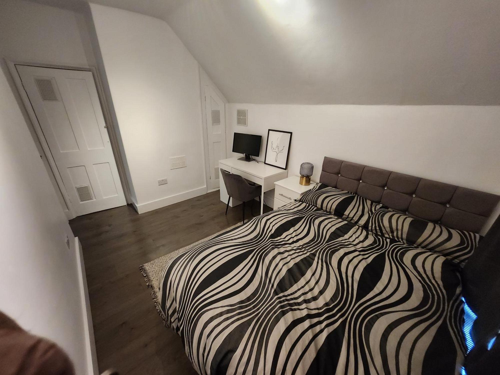 Flat With Work Station, Monitor, Smart Tv & Netflix Daire Londra Dış mekan fotoğraf