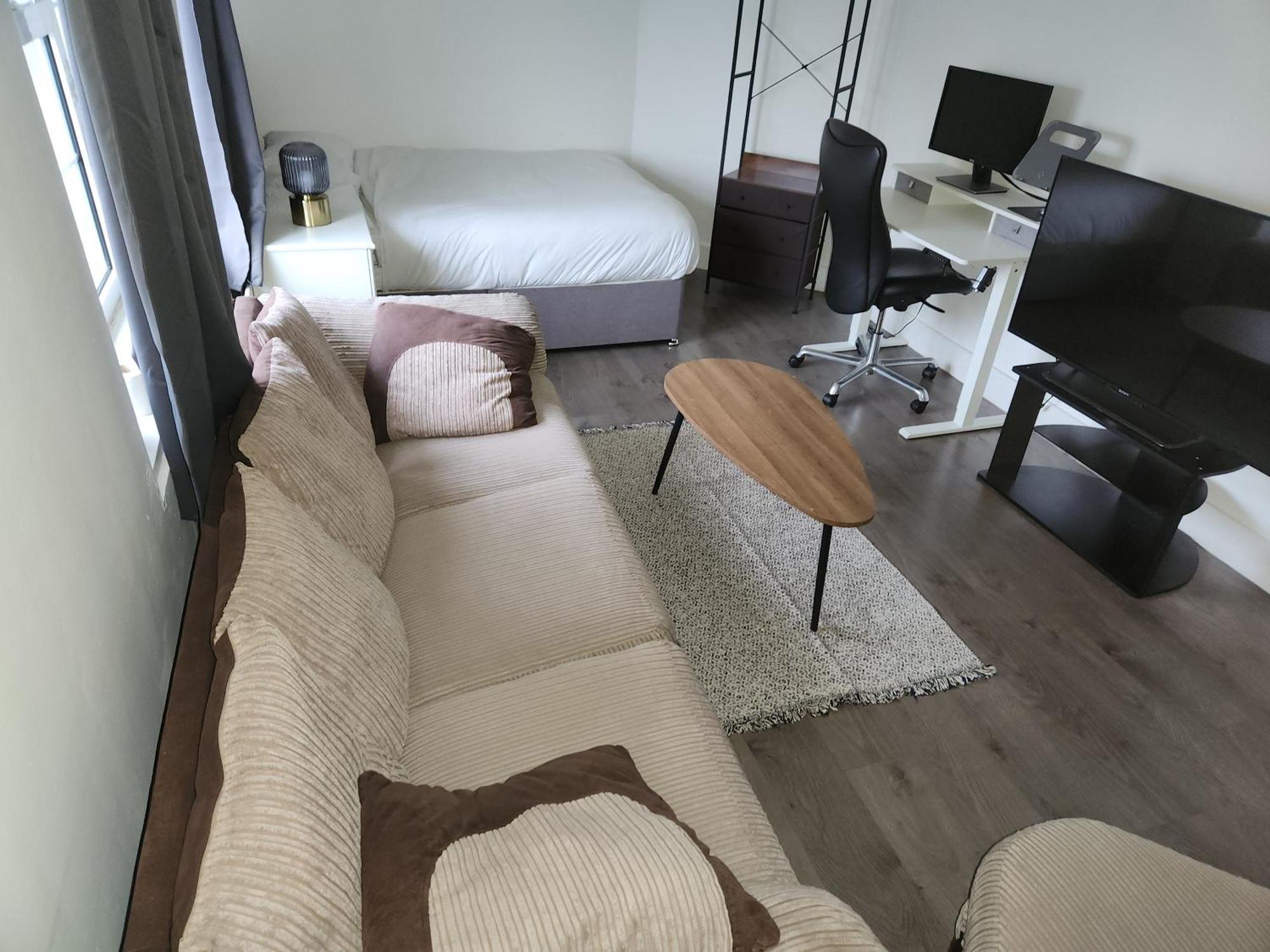 Flat With Work Station, Monitor, Smart Tv & Netflix Daire Londra Dış mekan fotoğraf