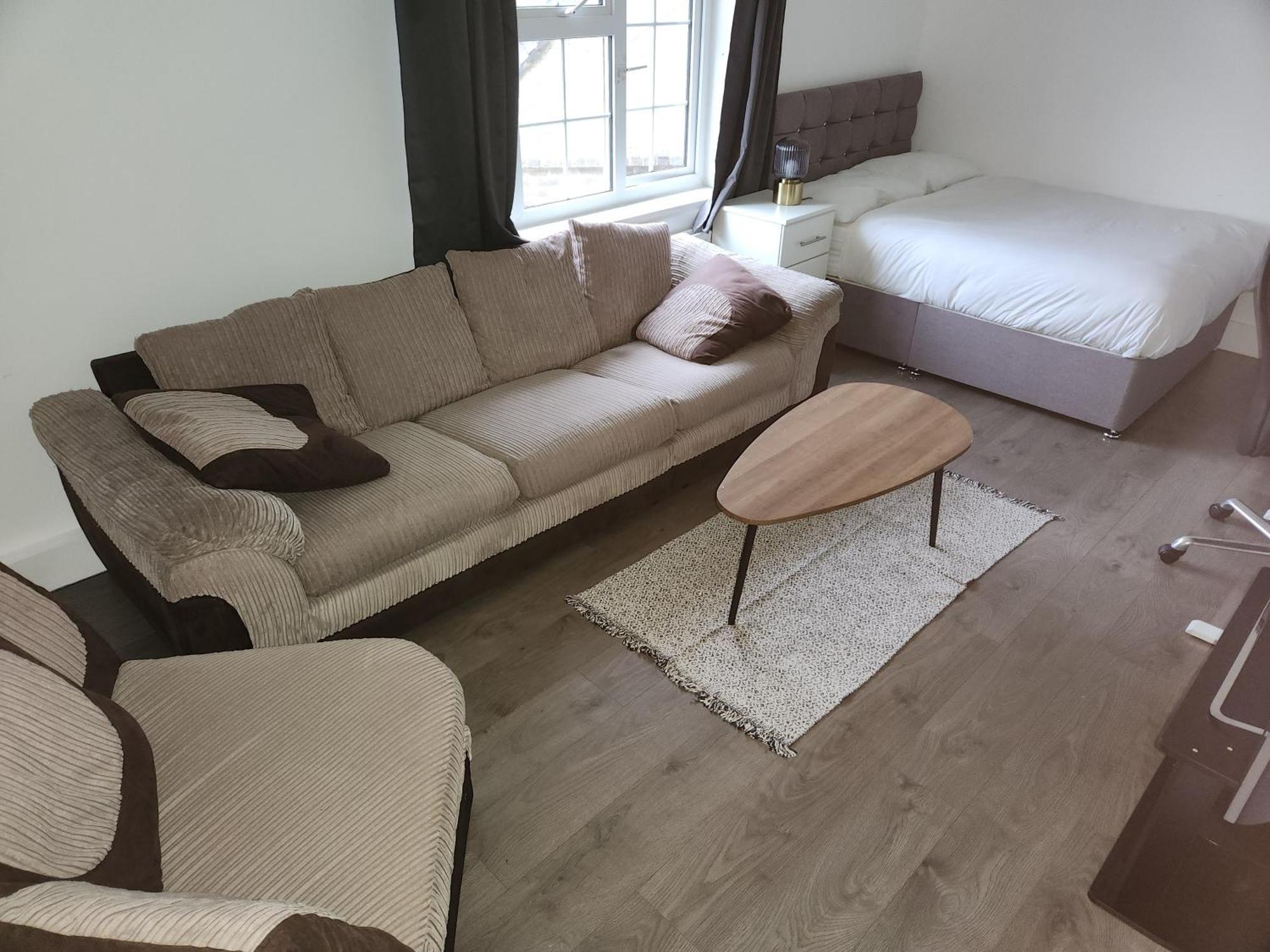 Flat With Work Station, Monitor, Smart Tv & Netflix Daire Londra Dış mekan fotoğraf