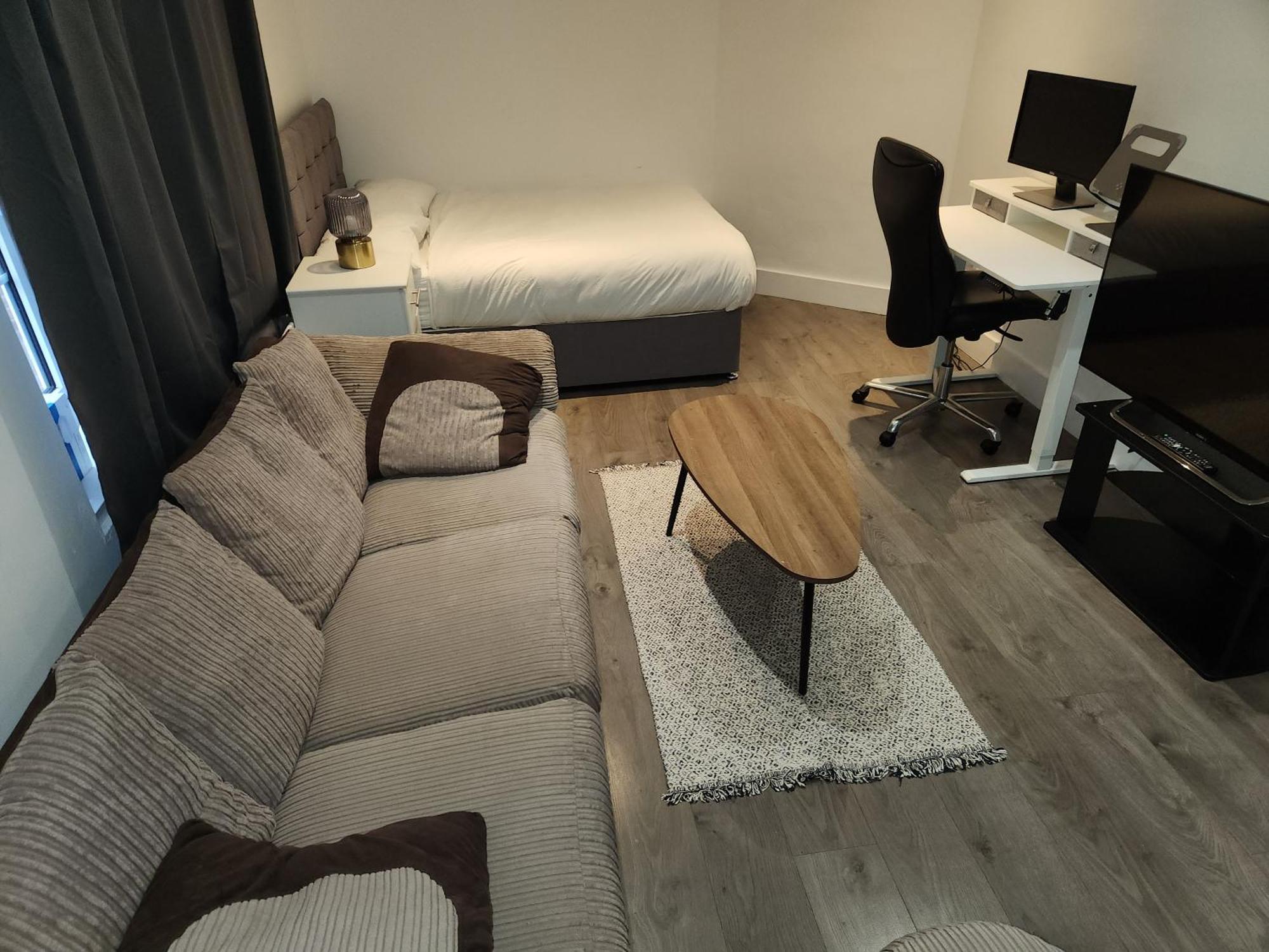 Flat With Work Station, Monitor, Smart Tv & Netflix Daire Londra Dış mekan fotoğraf
