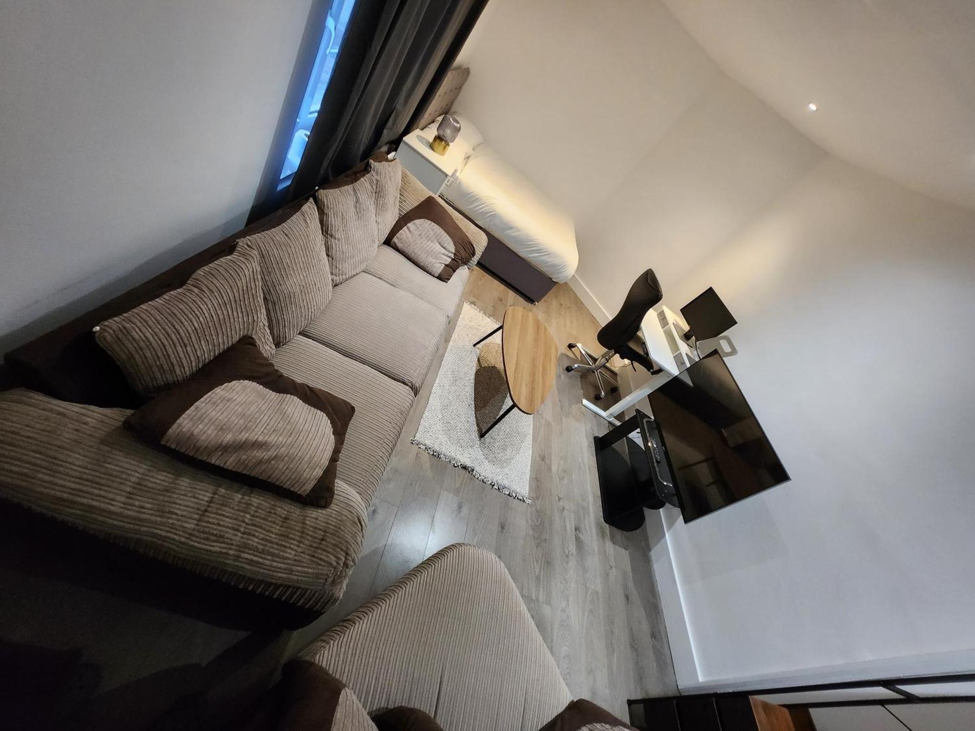 Flat With Work Station, Monitor, Smart Tv & Netflix Daire Londra Dış mekan fotoğraf